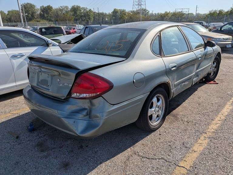 2005 FORD TAURUS image