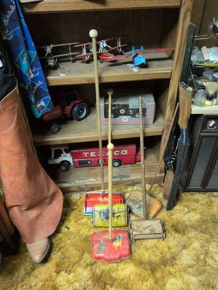 5 toy carpet sweepers image