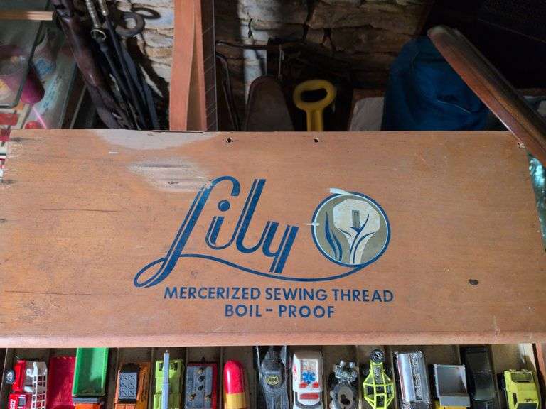 Vintage Lily thread display image