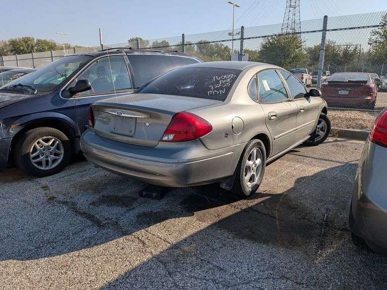 2002 FORD TAURUS image