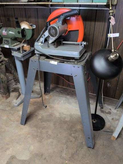 Makita 14" portable chop saw with stand image