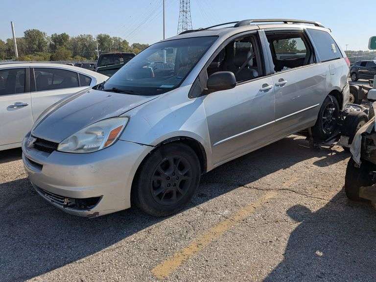 2005 TOYOTA SIENNA image