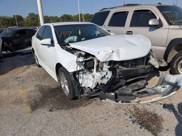 2014 TOYOTA CAMRY image