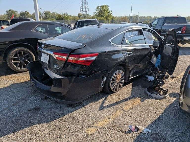 2015 TOYOTA AVALON image