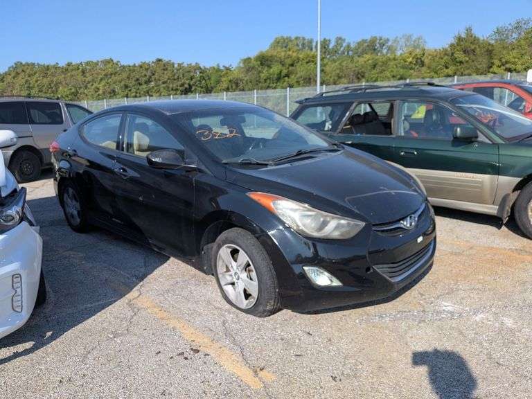 2013 HYUNDAI ELANTRA image