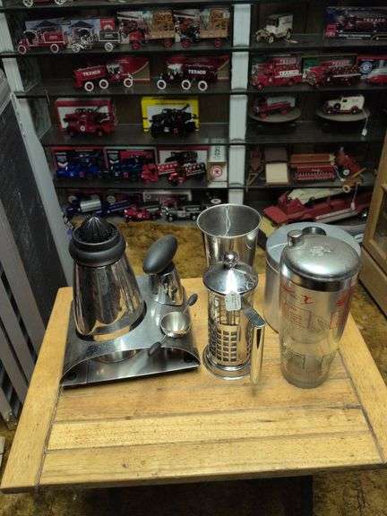 Juicer, Frech press and tumbler image