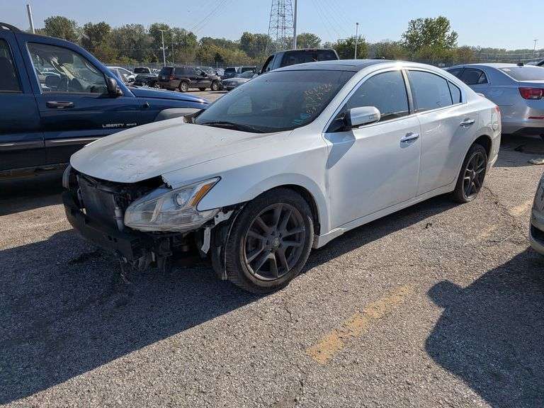 2010 NISSAN MAXIMA image