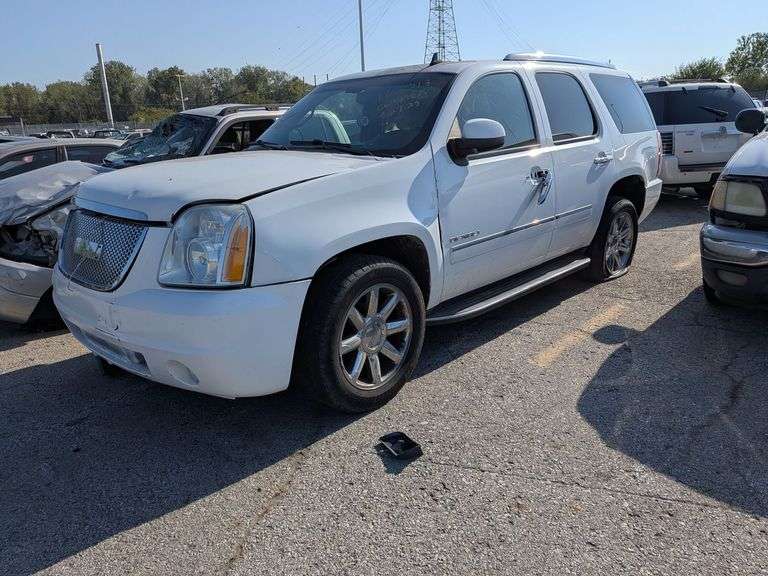 2010 GMC YUKON image