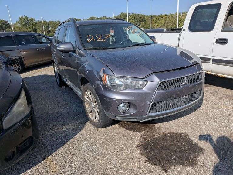 2012 MITSUBISHI OUTLANDER image
