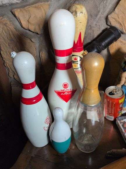 Bowling pins image