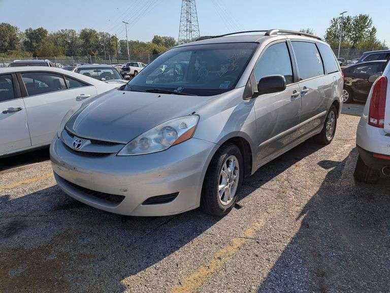 2008 TOYOTA SIENNA image