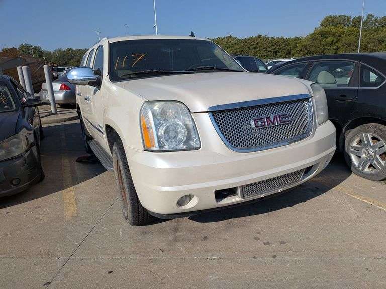 2012 GMC YUKON image