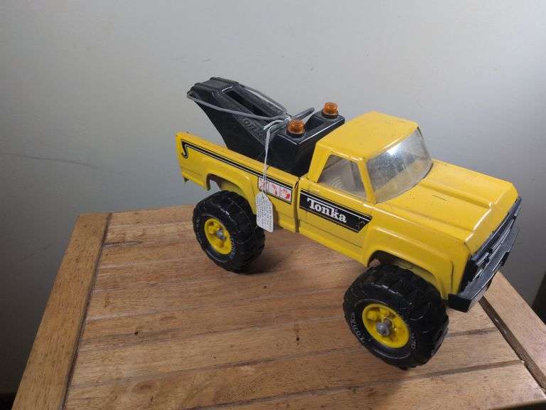 Tonka Truck 4 wheeled drive pickup image
