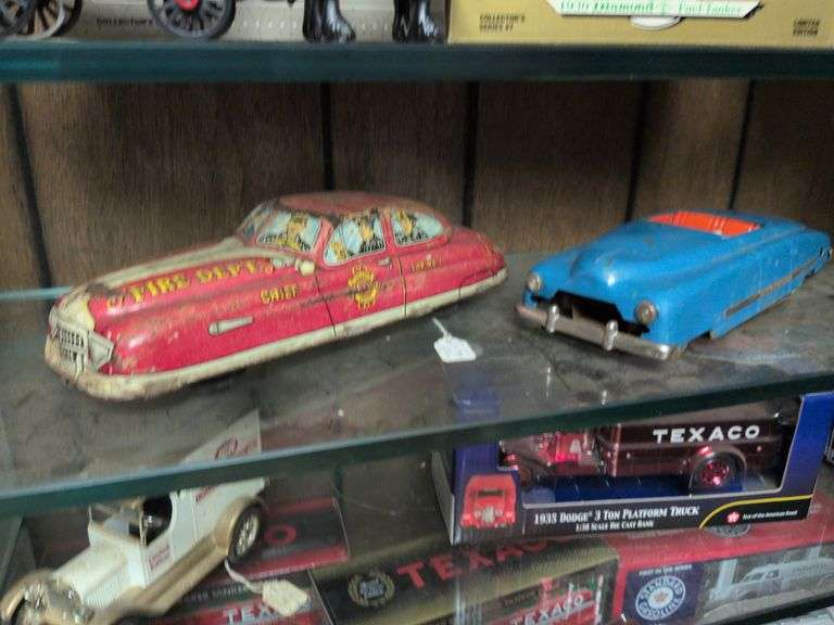 Marx Fire department chief car #1 and JNF Roadster wind-up image