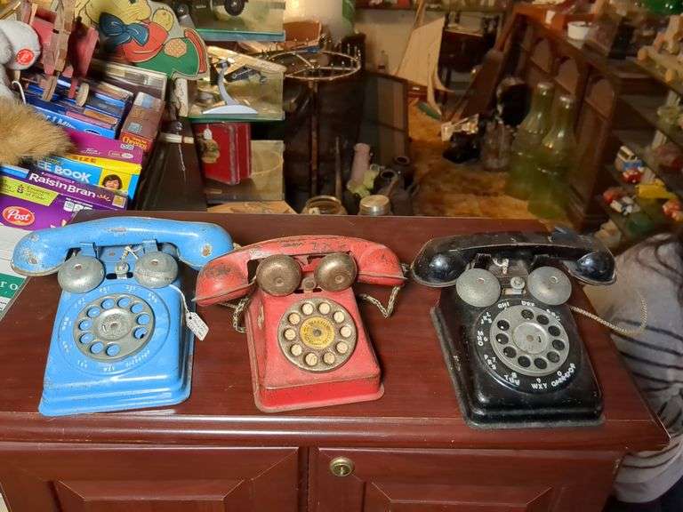 2 Steel Stamping Co play phones and NN Hill Brass Co play phone image