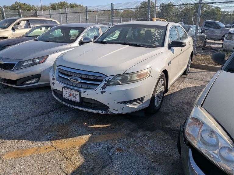 2010 FORD TAURUS image