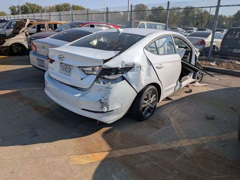 2018 HYUNDAI ELANTRA image