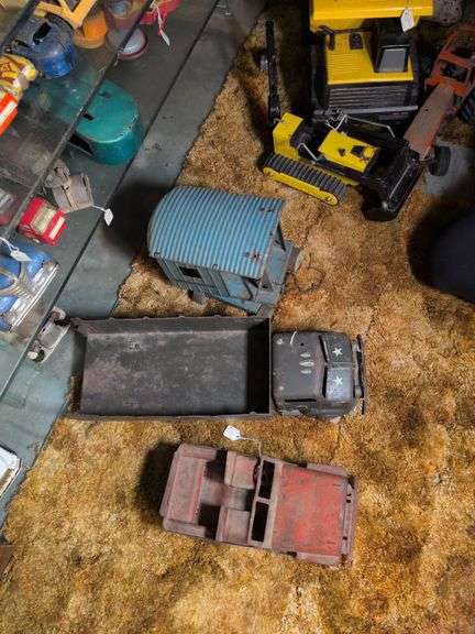 Marx Willy's pressed steel Jeep, Marx Army truck, Structo steam shovel part image