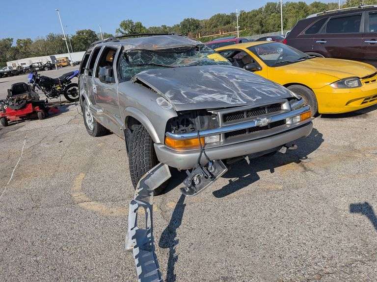 2004 CHEVROLET BLAZER image