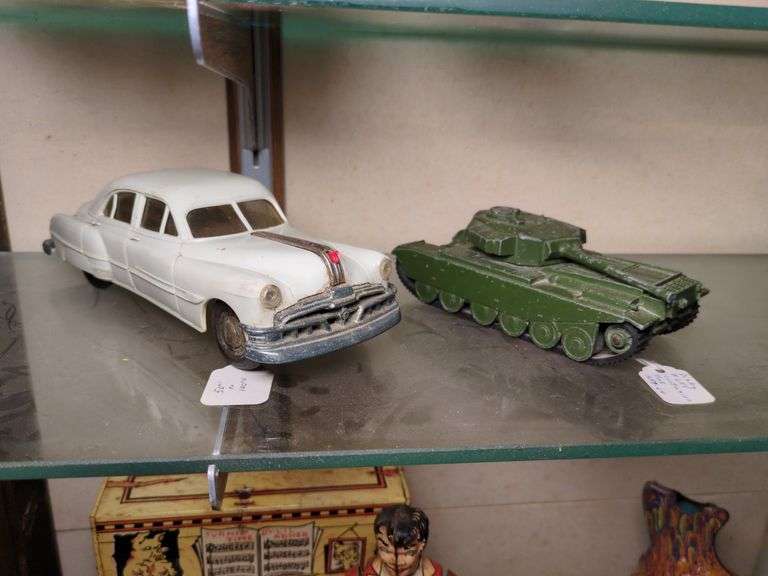 AMT Pontiac wind-up and Dinky #651 tank image