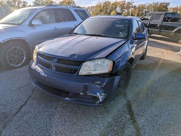 2013 DODGE AVENGER image