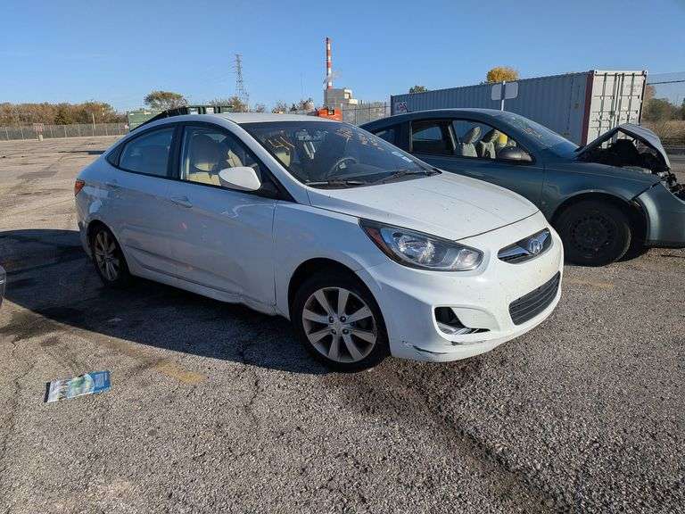2013 HYUNDAI ACCENT image