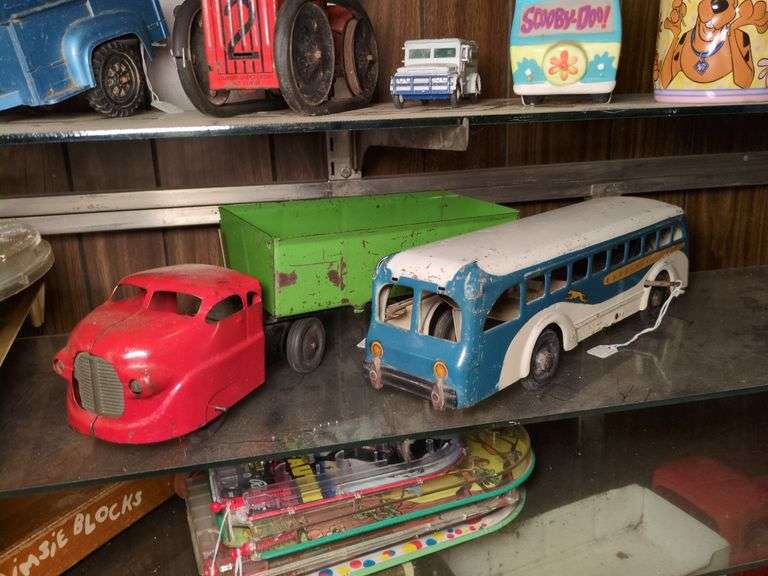 Wyandotte #391 Semi Trailer and Buddy L Windup Greyhound bus image