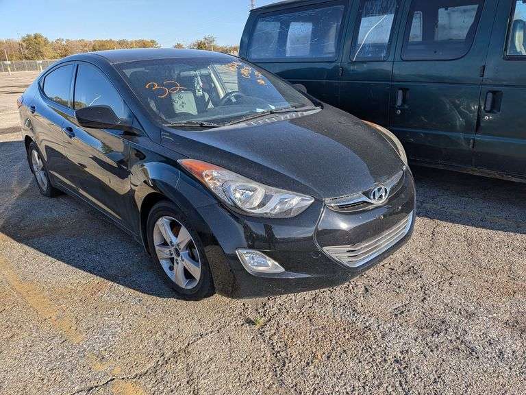 2013 HYUNDAI ELANTRA image