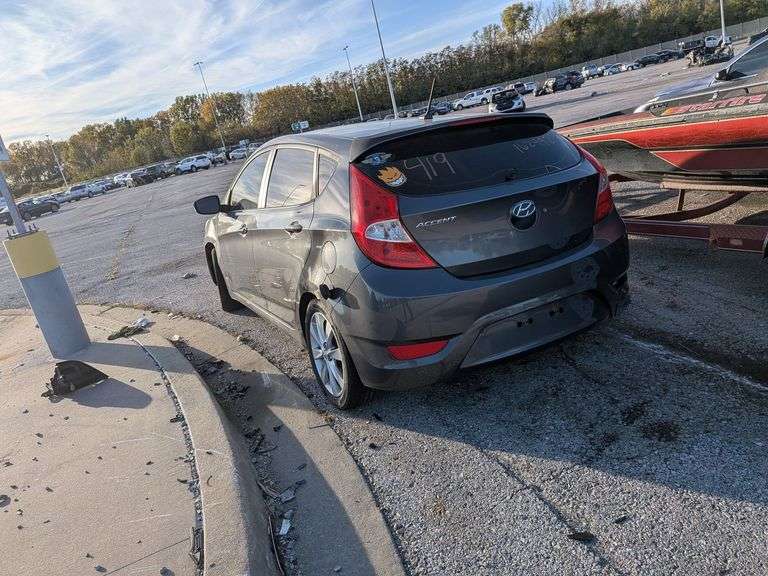 2013 HYUNDAI ACCENT image