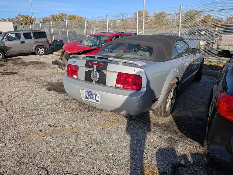 2005 FORD MUSTANG image