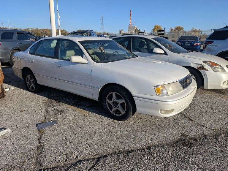 1998 TOYOTA AVALON image