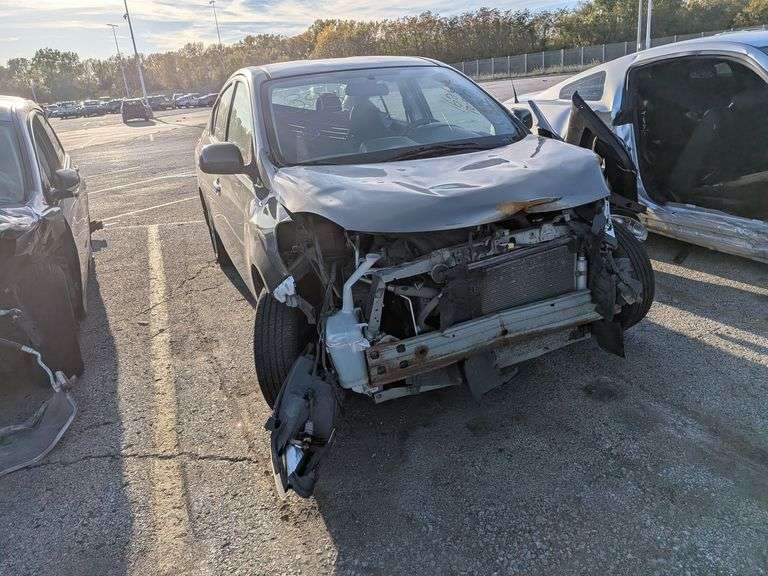 2014 NISSAN VERSA image