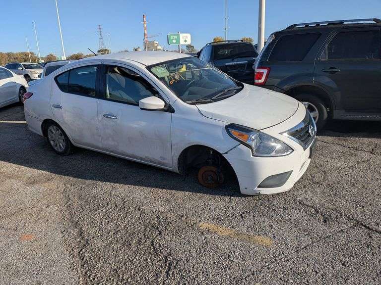 2018 NISSAN VERSA image