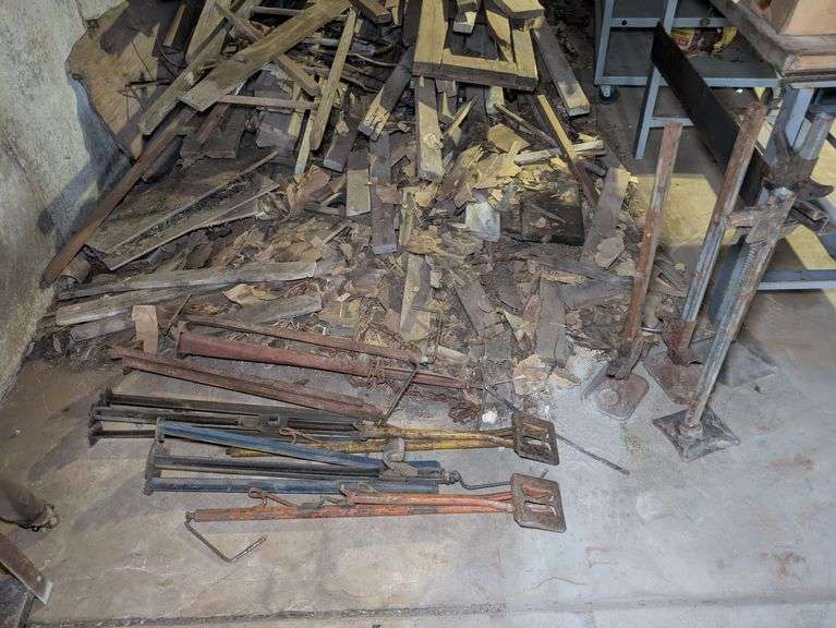 Six Bumper Jacks And Four Scissor Jacks image