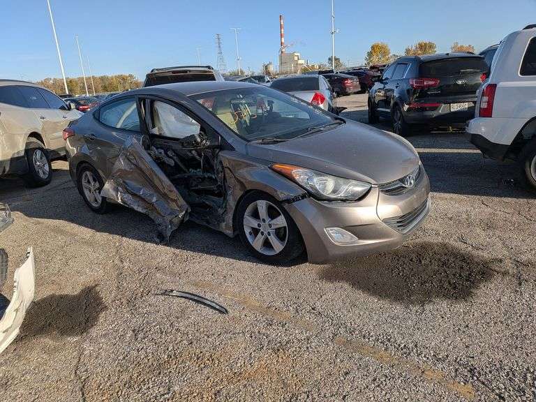 2013 HYUNDAI ELANTRA image