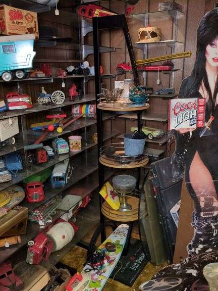 Ecco Domani display shelf and contents image