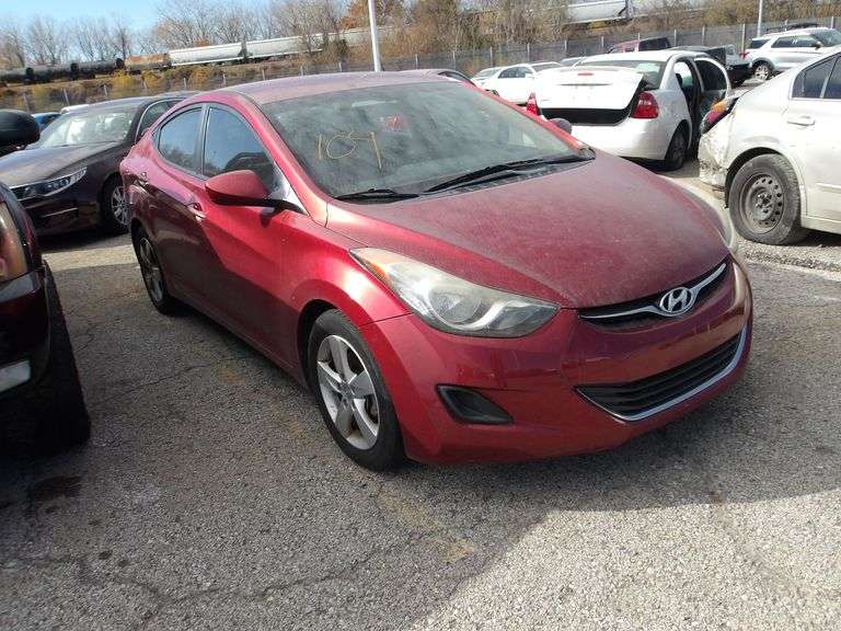 2013 HYUNDAI ELANTRA image