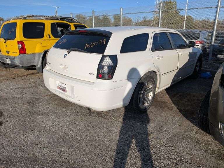 2006 DODGE MAGNUM image