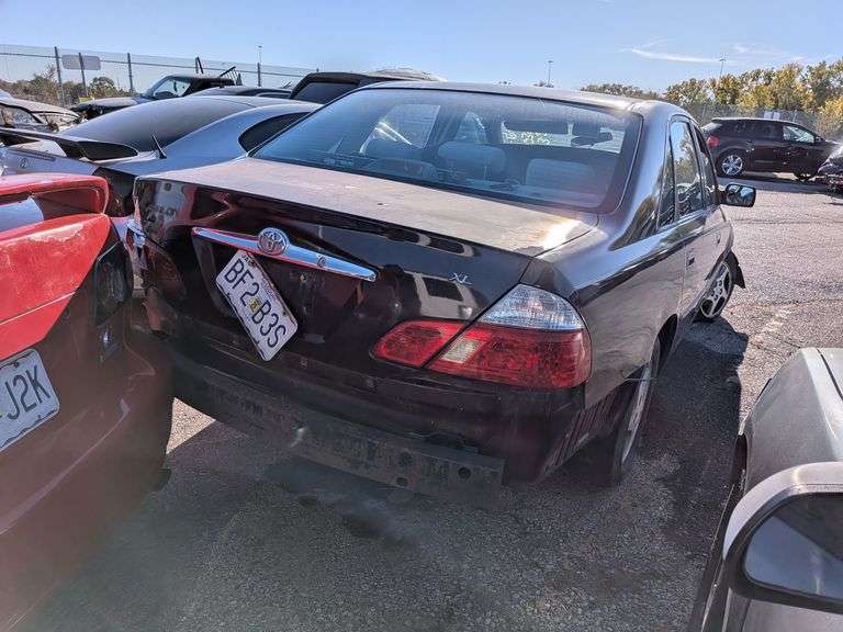 2004 TOYOTA AVALON image