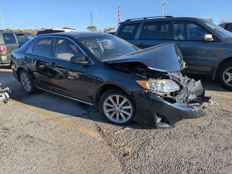 2014 TOYOTA CAMRY image