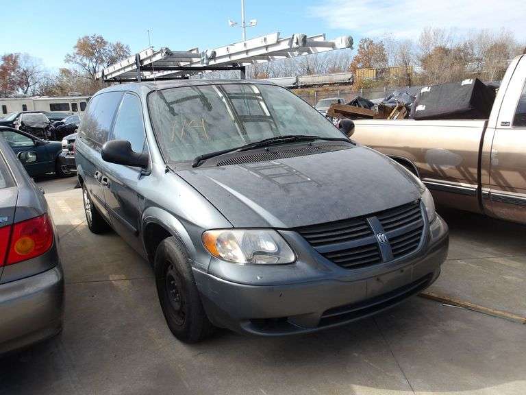 2005 DODGE CARAVAN image