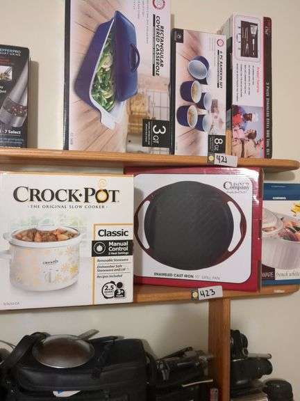 Crockpot 2.5qt round slow cooker, Cuisine company enameled cast iron 10"grill pan and Corning 1.5qt round covered casserole dish image