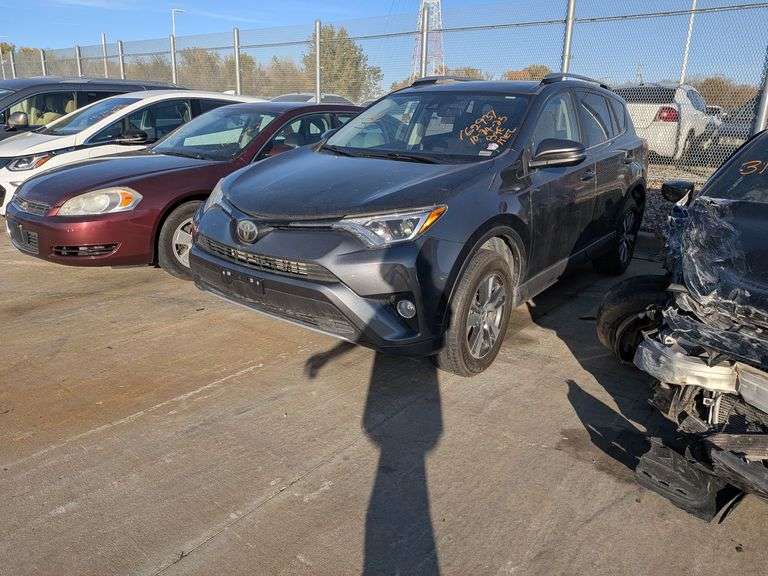 2018 TOYOTA RAV4 image