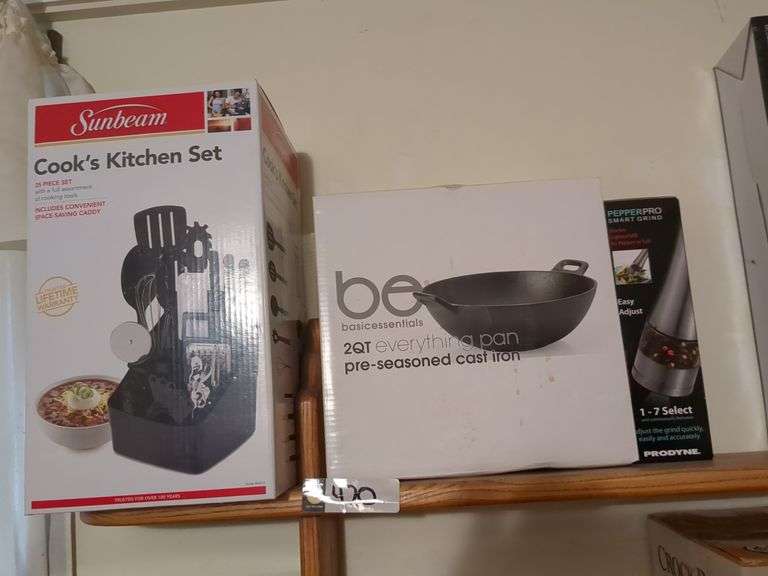 Sunbeam cooks kitchen set, Basic Essentials 2qt pre-seasoned cast iron pan and Pepperpro Smart grind electric pepper mill image