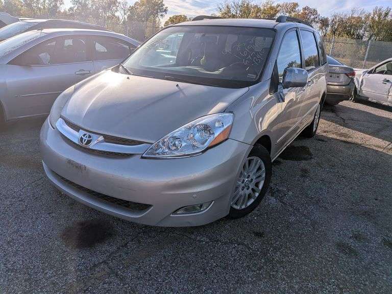 2008 TOYOTA SIENNA image