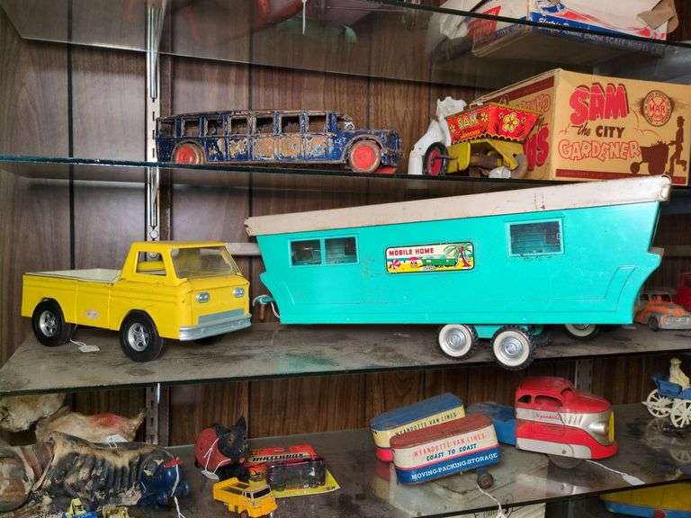 Nylint Mobile home and Structo Pressed steel truck image
