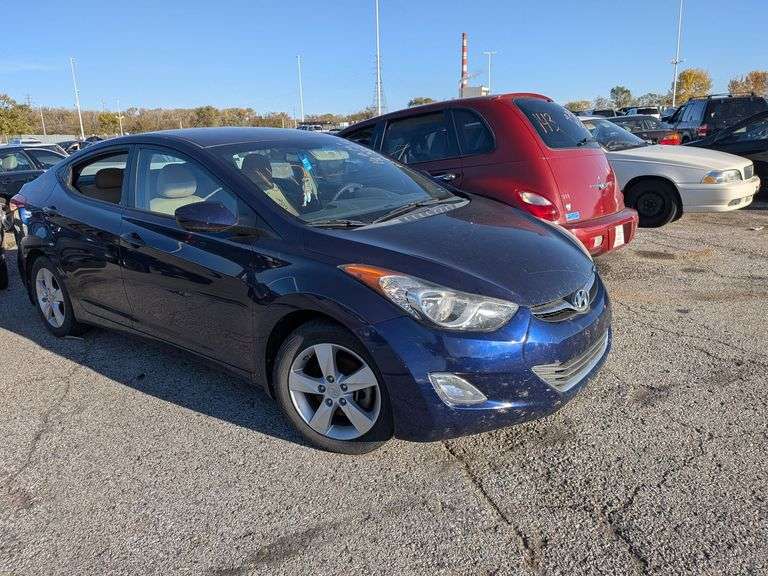 2013 HYUNDAI ELANTRA image