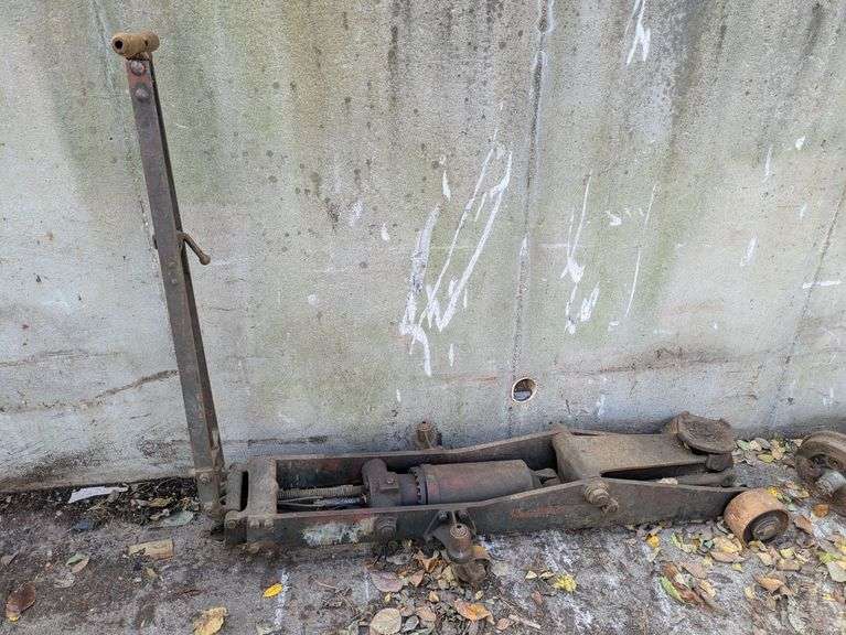 Walker Roll-A-Car 10-Ton Floor Jack image