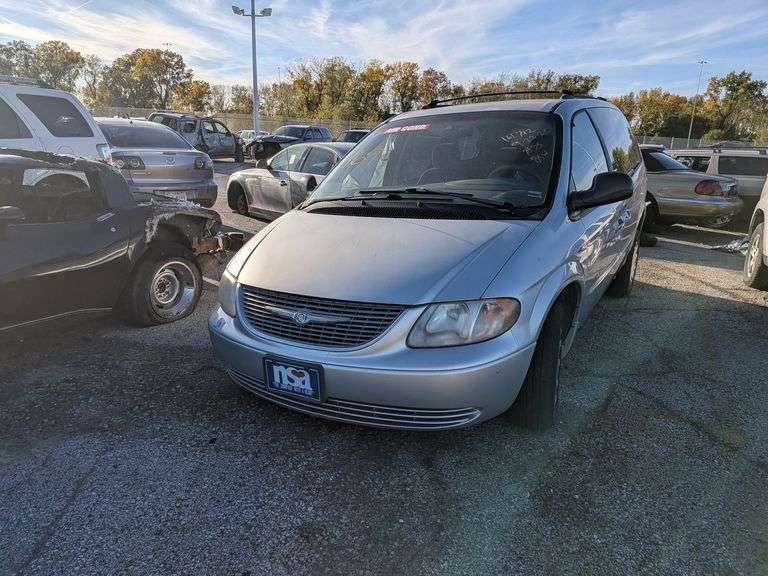 2001 CHRYSLER TOWN-COUNT image