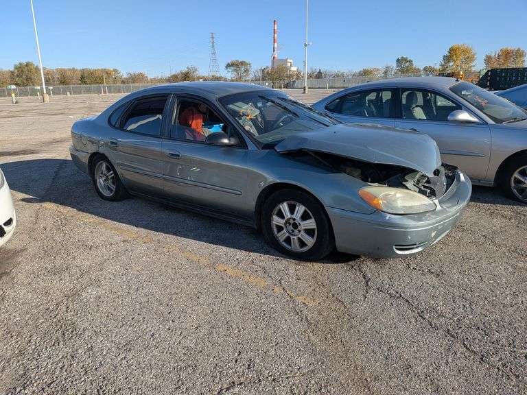 2005 FORD TAURUS image